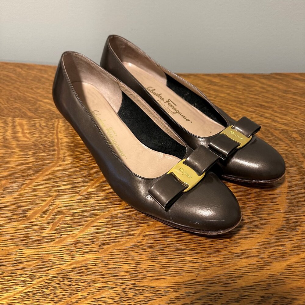 Vintage Salvatore Ferragamo Vera Pump - Picture 2 of 15